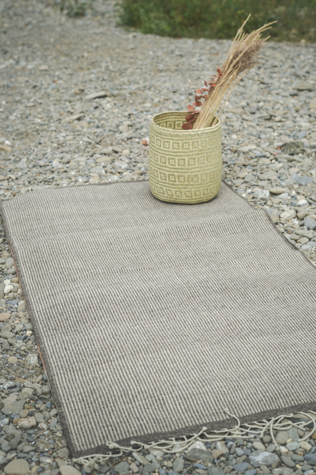 Teppich Streifen grau / weiss