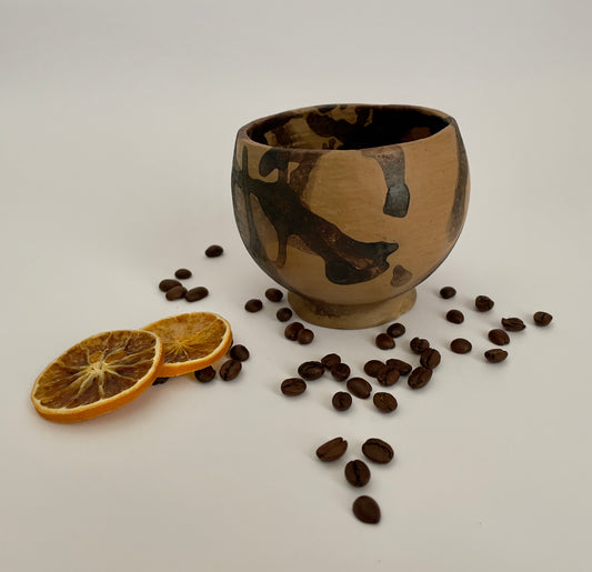 Tasse ohne Henkel (verspritzte Keramik)