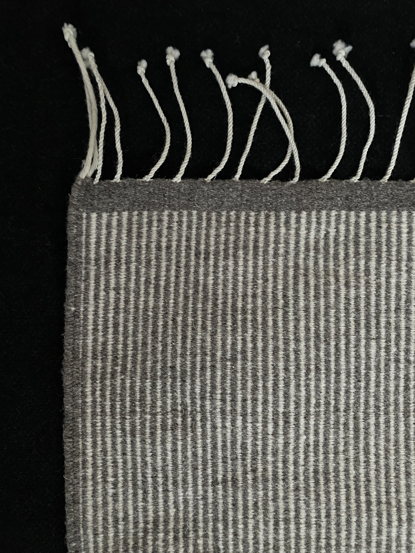 Teppich Streifen grau / weiss